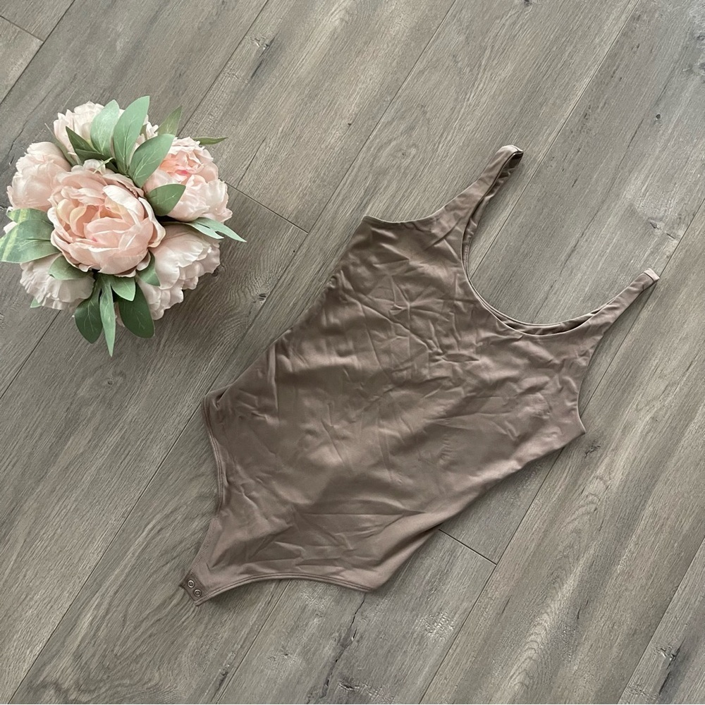 Abercrombie & Fitch Dark Nude Shine Sleeveless Bodysuit - Picture 2 of 4